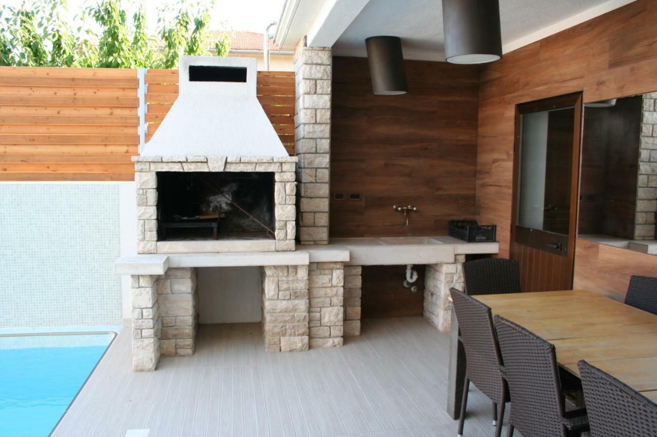 Apartment Vuk Pula Exterior photo